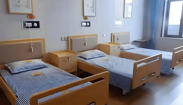 杨幂在首映礼上的一个举动，让赵丽颖再成为焦点